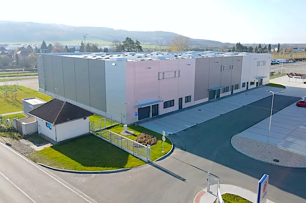 Pronájem obchodního prostoru 816 m²